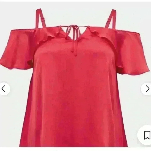 Torrid Cold Shoulder Fuchsia Colored Flutter Sleeve Textured Blouse Size 2 NWT - Picture 2 of 11